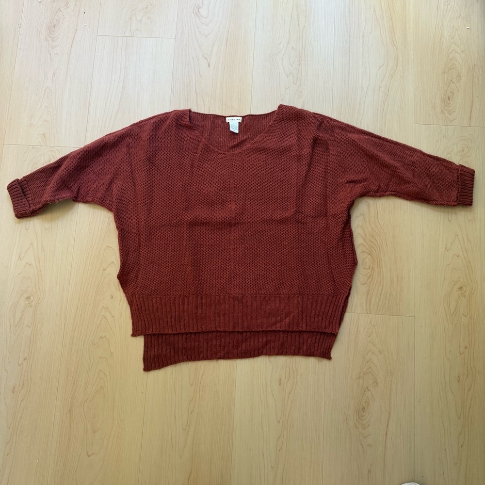 Main Strip V-Neck Sweater in Rich Rust